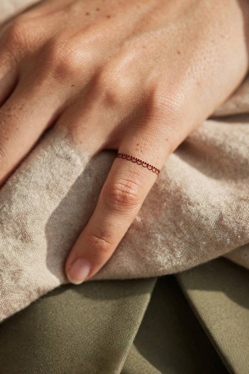Single elegant ring band mehndi design for office